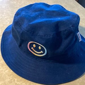 Aeropostale bucket hat: summer vibe